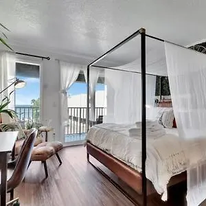 https://the-hemingway-subtropical-luxury-on-the-bay.hotelstampa.org